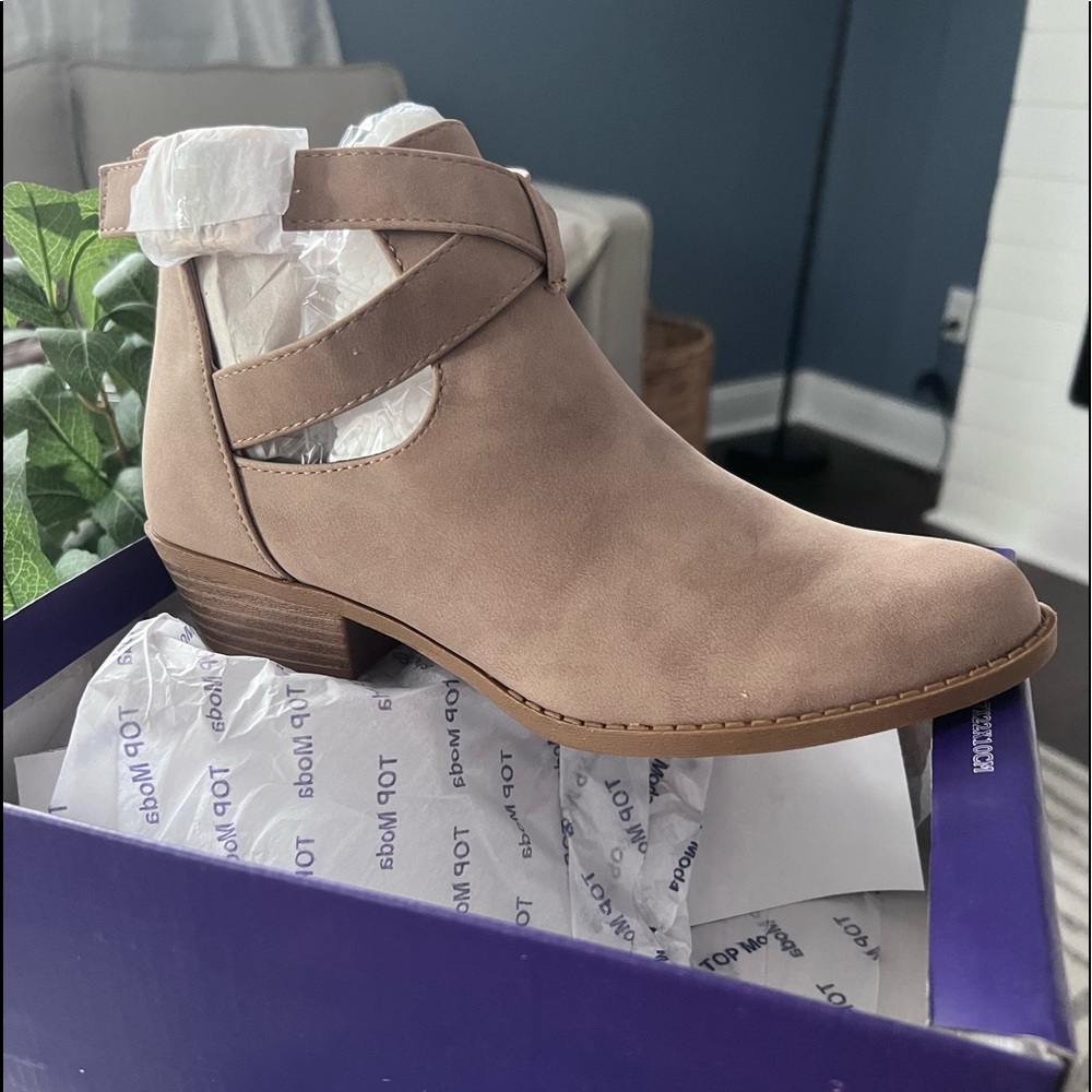 Suede Tan booties by TOP MODA